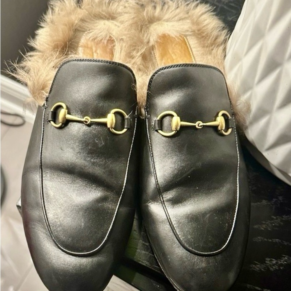 Gucci Black Loafers with Gold Horsebit and Fur Lining